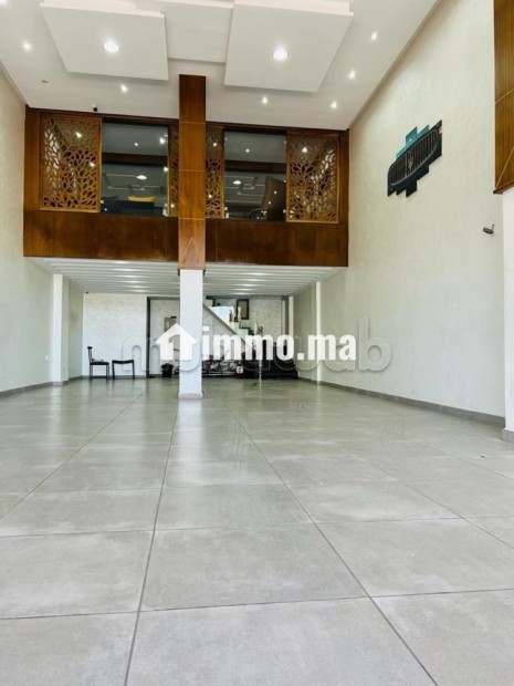 Local commercial à l'achat à Izdihar.
Surface de 118 m² - Vente Immobilier - Marrakech - photo 5