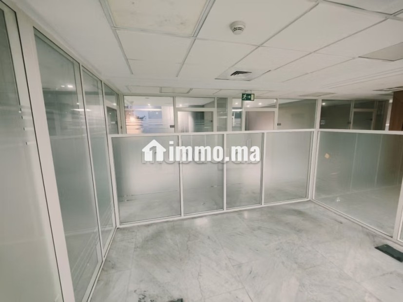 École à louer à Rachidi, Gauthier.
Surface de 932 m² - Location Immobilier - Casablanca - photo 8