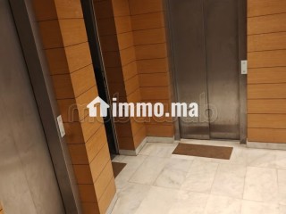 Vente d'un bel appartement à Bourgogne Ouest. 2 pièces confortables. Système de parabole et salon marocain - Appartement à vendre - Casablanca
