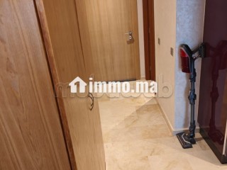 Vente d'un bel appartement à Bourgogne Ouest. 2 pièces confortables. Système de parabole et salon marocain - Appartement à vendre - Casablanca