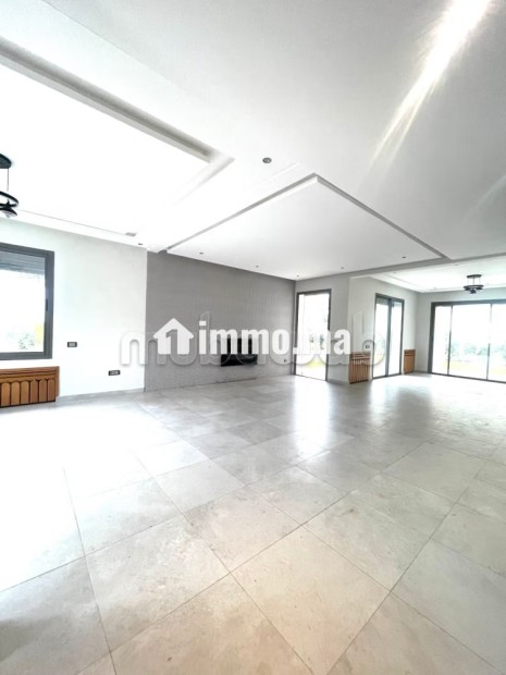 Ravissante maison de standing 4 chambres - Location Immobilier - Dar Bouazza - photo 4