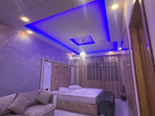 Location saisonnière villa de luxe à Route de Tahanaout. Surface de 410 m². Résidence avec concierge, climatisation générale - Maison à vendre - Marrakech
