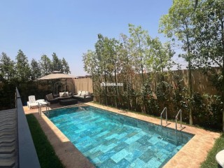 Location saisonnière villa de luxe à Route de Tahanaout. Surface de 410 m². Résidence avec concierge, climatisation générale - Maison à vendre - Marrakech