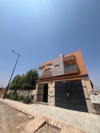 location-saisonniere-villa-de-luxe-a-route-de-tahanaout-surface-de-410-m2-residence-avec-concierge-climatisation-generale-big-9