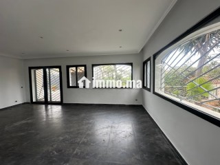 Maison avec piscine en emplacement calme à Ain Diab - Maison à vendre - Casablanca