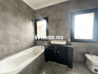 Maison avec piscine en emplacement calme à Ain Diab - Maison à vendre - Casablanca