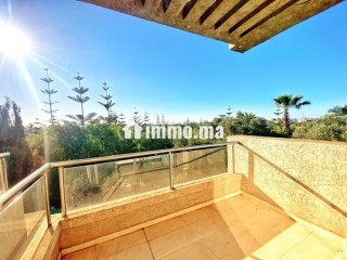 Villa meuble à louer à Ville Verte.
Surface totale 400m².
Jardin et piscine - Villa à louer