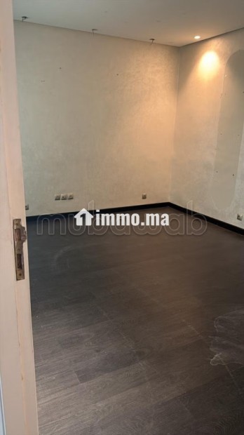 Beau bureau avec porte indépendante rez de chaussée - Location Immobilier - Casablanca - photo 8