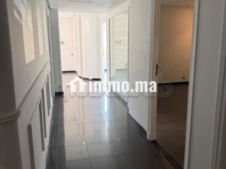 Beau bureau avec porte indépendante rez de chaussée - Bureau à louer - Casablanca