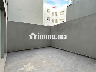 Location de bureaux à CIL Hay Salam. Surface de 143 m². Avec ascenseur et terrasse - Bureau à louer - Casablanca