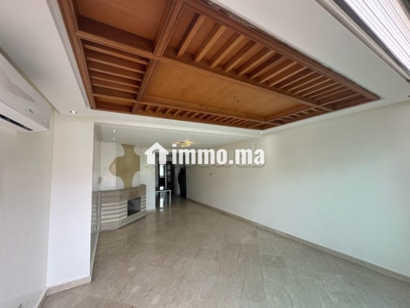 Bel appartement à vendre au Triangle d’or.
Superficie 126 m².
Ascenseur et terrasse - Vente Immobilier - Casablanca - photo 4