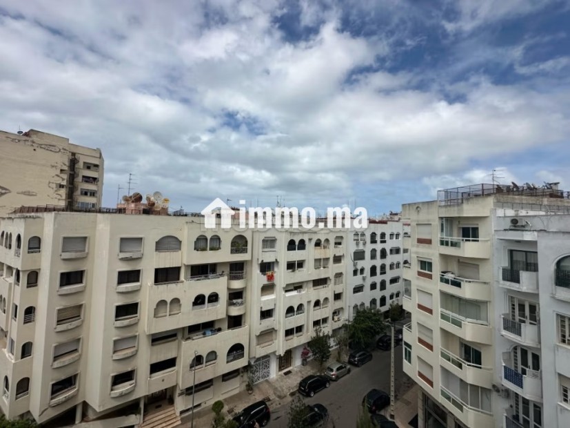 Bel appartement à vendre au Triangle d’or.
Superficie 126 m².
Ascenseur et terrasse - Vente Immobilier - Casablanca - photo 5