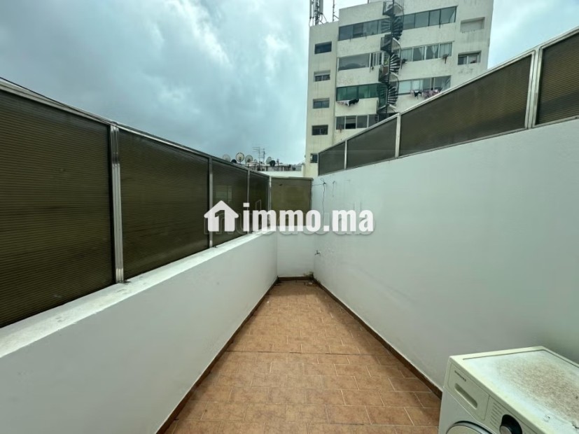 Bel appartement à vendre au Triangle d’or.
Superficie 126 m².
Ascenseur et terrasse - Vente Immobilier - Casablanca - photo 6
