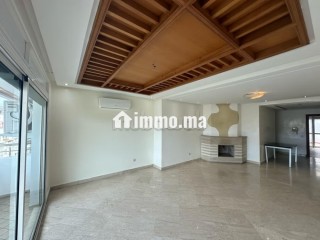 Bel appartement à vendre au Triangle d’or.
Superficie 126 m².
Ascenseur et terrasse - Appartement à vendre - Casablanca