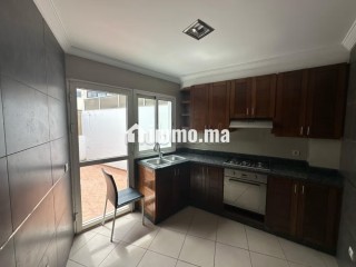 Bel appartement à vendre au Triangle d’or.
Superficie 126 m².
Ascenseur et terrasse - Appartement à vendre - Casablanca