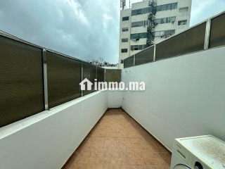 Bel appartement à vendre au Triangle d’or.
Superficie 126 m².
Ascenseur et terrasse - Appartement à vendre - Casablanca