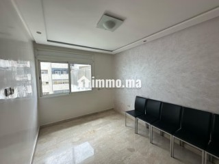 Bel appartement à vendre au Triangle d’or.
Superficie 126 m².
Ascenseur et terrasse - Appartement à vendre - Casablanca