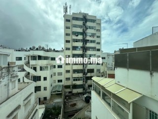 Bel appartement à vendre au Triangle d’or.
Superficie 126 m².
Ascenseur et terrasse - Appartement à vendre - Casablanca