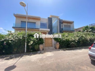 Splendide villa à vendre à Dar Bouazza. 3 grandes pièces. Belle terrasse et jardin - Villa à vendre - Dar Bouazza