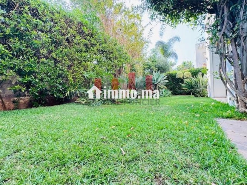 Maison de haut standing à vendre à Ain Diab. 4 chambres. Belle terrasse et jardin - Vente Immobilier - Casablanca - photo 2