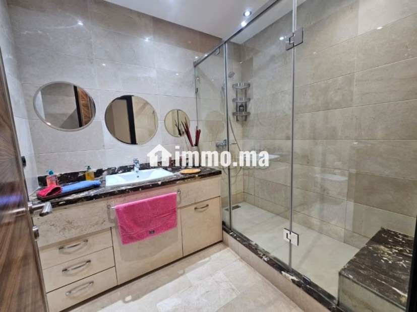 Très bel appartement meublé 235 m2 avec terrasse - Location Immobilier - Bouskoura - photo 8