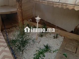 Villas de luxe à louer à Route ain Chkaf. Superficie 400 m². Salon traditionnel marocain, résidence sécurisée route ain chkef - Villa à vendre - Fes