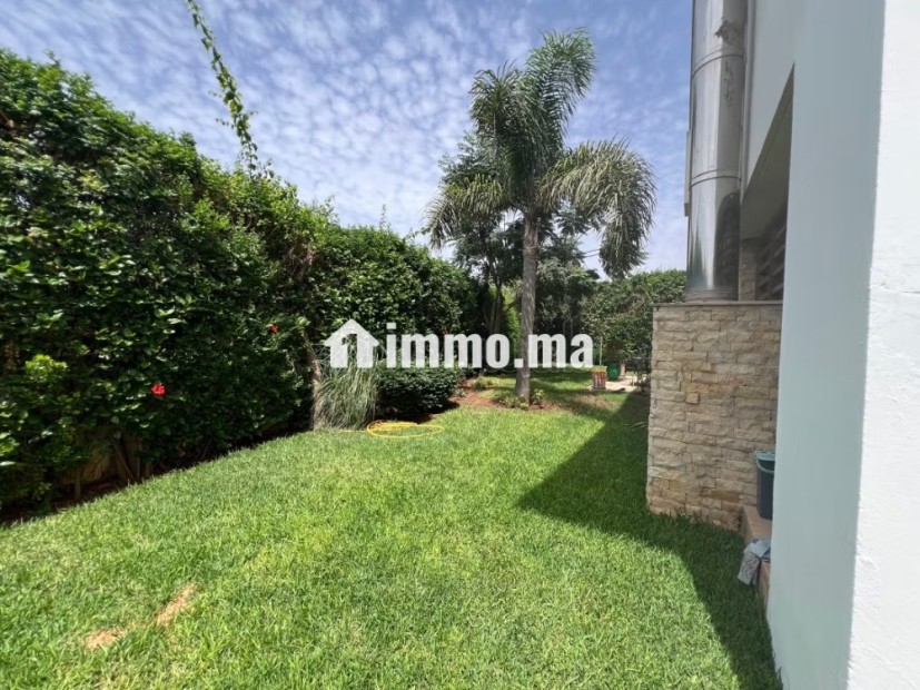 Villa de haut standing à louer à Ville Verte.
Surface totale 550 m².
Meublé - Location Immobilier - Bouskoura - photo 1