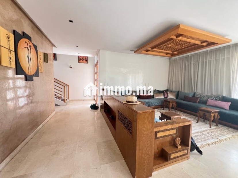 Villa de haut standing à louer à Ville Verte.
Surface totale 550 m².
Meublé - Location Immobilier - Bouskoura - photo 3