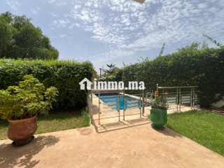 Villa de haut standing à louer à Ville Verte.
Surface totale 550 m².
Meublé - Villa à louer - Bouskoura
