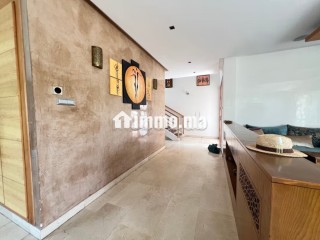 Villa de haut standing à louer à Ville Verte.
Surface totale 550 m².
Meublé - Villa à louer - Bouskoura