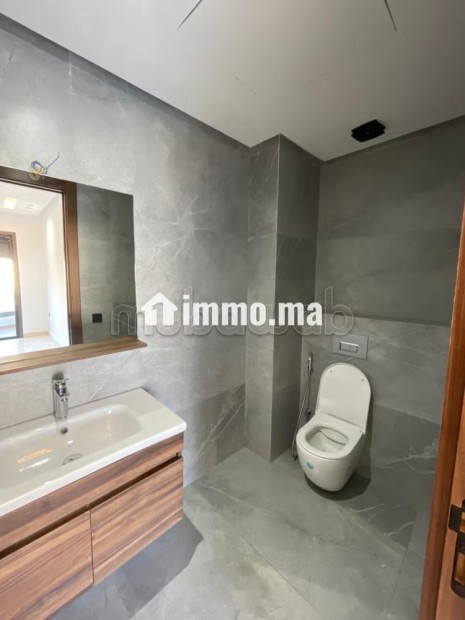 Studio Élégant Sans Vis à Vis Proche CFC - Location Immobilier - Casablanca - photo 4