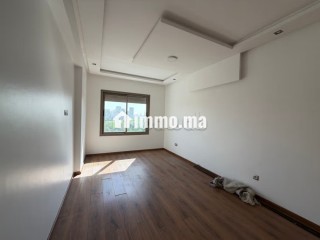 Appartement à louer à Ferme Bretonne Hay Arraha.
Surface de 100 m².
Service de concierge et climatisation - Appartement à louer - Casablanca