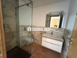 Appartement à louer à Ferme Bretonne Hay Arraha.
Surface de 100 m².
Service de concierge et climatisation - Appartement à louer - Casablanca