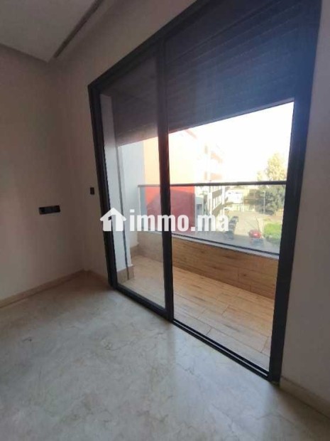Studio neuf + balcon – 5000DH syndic inclus - Location Immobilier - Casablanca - photo 1