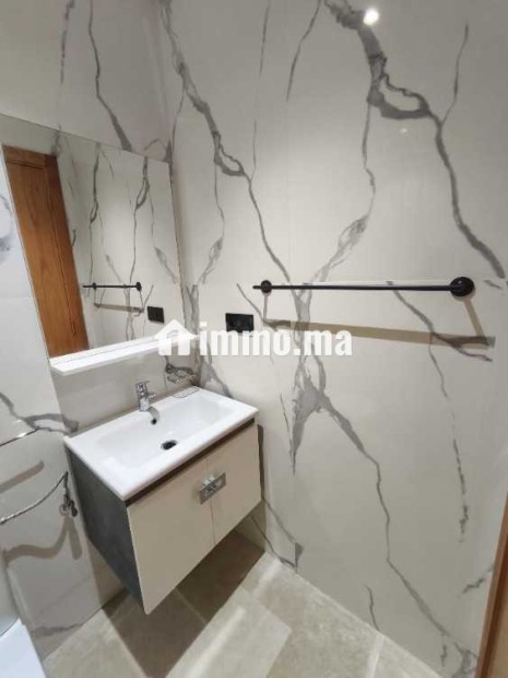 Studio neuf + balcon – 5000DH syndic inclus - Location Immobilier - Casablanca - photo 3