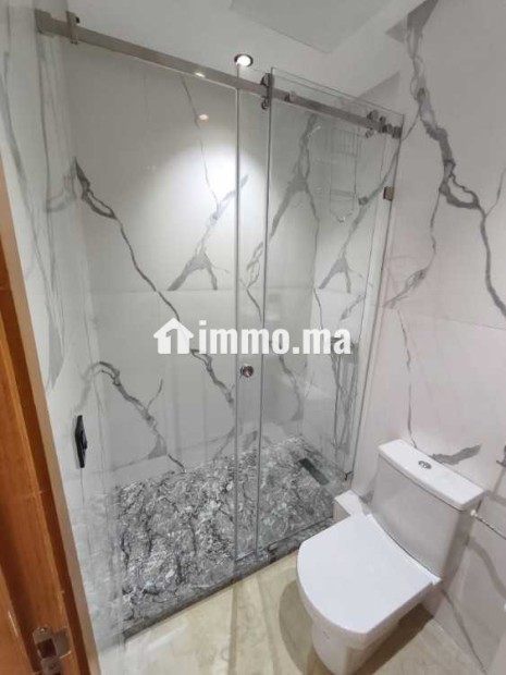 Studio neuf + balcon – 5000DH syndic inclus - Location Immobilier - Casablanca - photo 4