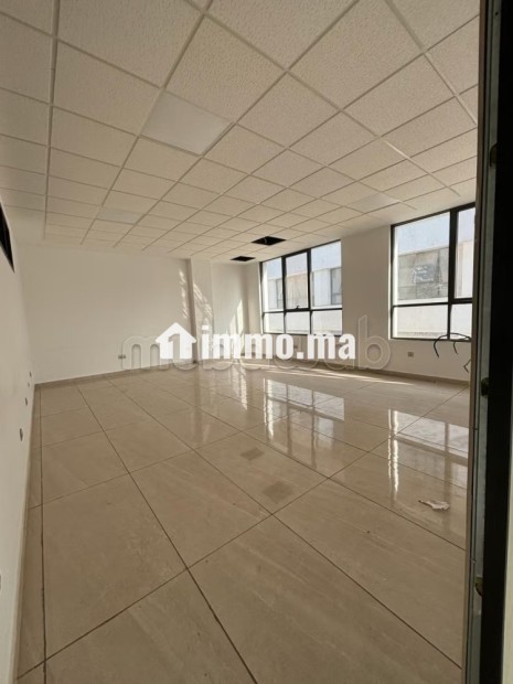 Bureaux en location à Sidi Maarouf. Surface totale 180 m². Porte blindée et système de double vitrage - Location Immobilier - Casablanca - photo 1