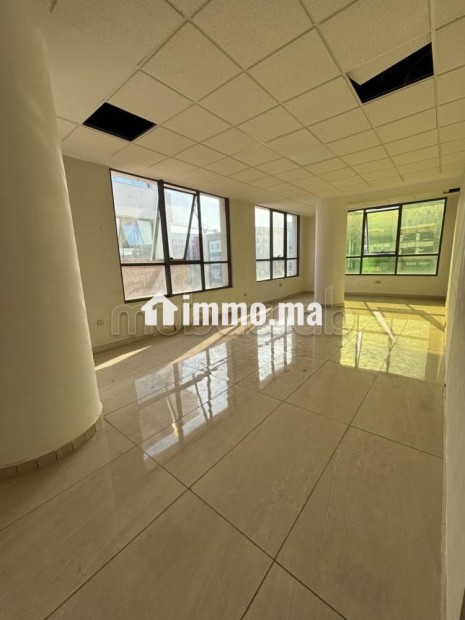Bureaux en location à Sidi Maarouf. Surface totale 180 m². Porte blindée et système de double vitrage - Location Immobilier - Casablanca - photo 2