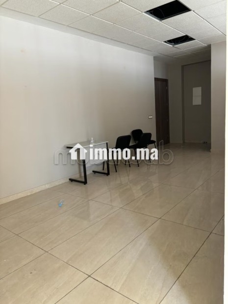 Bureaux en location à Sidi Maarouf. Surface totale 180 m². Porte blindée et système de double vitrage - Location Immobilier - Casablanca - photo 3