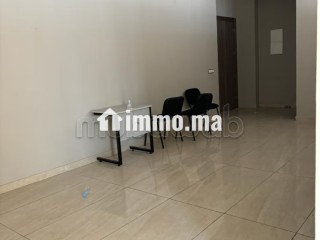 Bureaux en location à Sidi Maarouf. Surface totale 180 m². Porte blindée et système de double vitrage - Bureau à louer - Casablanca