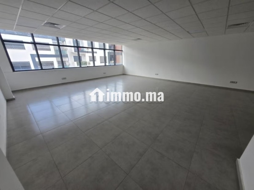 Bureaux à louer à Oulfa proche de l'hôpital cheikh khalifa. Surface de 75 m². Double vitrage et chauffage central - Location Immobilier - Casablanca - photo 1