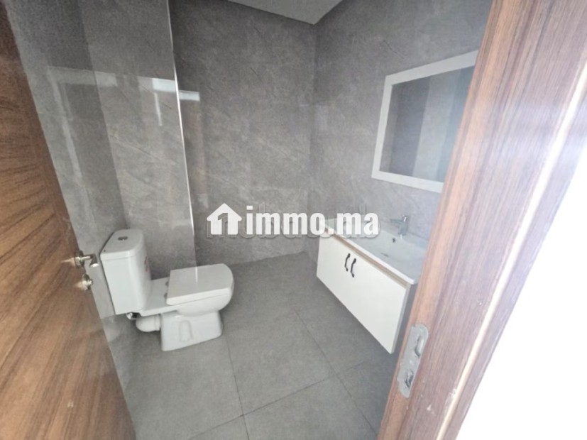Bureaux à louer à Oulfa proche de l'hôpital cheikh khalifa. Surface de 75 m². Double vitrage et chauffage central - Location Immobilier - Casablanca - photo 3