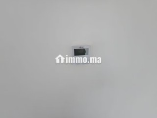 Bureaux à louer à Oulfa proche de l'hôpital cheikh khalifa. Surface de 75 m². Double vitrage et chauffage central - Bureau à louer - Casablanca