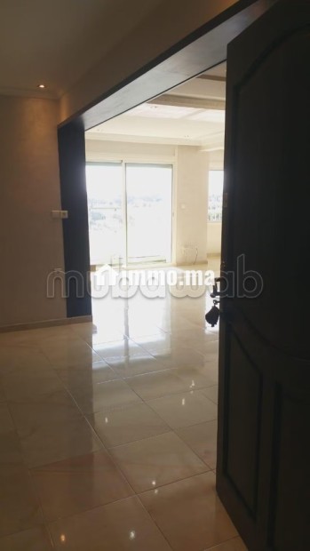 Superbe appartement à vendre à Tantonville. Surface de 127 m². Salon traditionnel marocain, résidence sécurisée - Vente Immobilier - Casablanca - photo 3