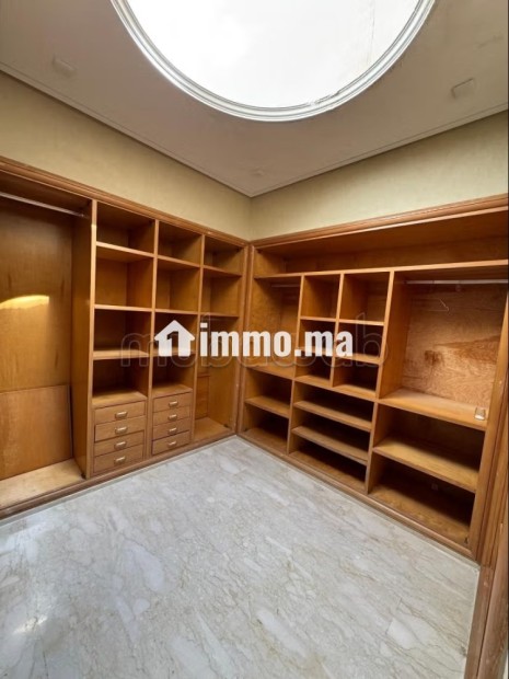 Superbe villa à louer à Harhoura. 5 chambres. Bien meublé - Location Immobilier - Harhoura - photo 7