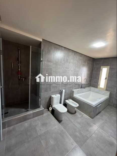 Superbe villa à louer à Harhoura. 5 chambres. Bien meublé - Location Immobilier - Harhoura - photo 8