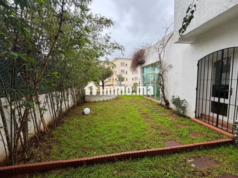 Somptueuse villa à louer à Ain Diab. 4 chambres agréables. Double vitrage et chauffage central - Location Immobilier - Casablanca - photo 1