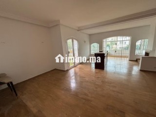 Somptueuse villa à louer à Ain Diab. 4 chambres agréables. Double vitrage et chauffage central - Villa à louer - Casablanca