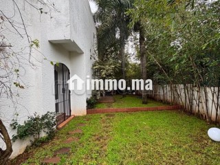 Somptueuse villa à louer à Ain Diab. 4 chambres agréables. Double vitrage et chauffage central - Villa à louer - Casablanca