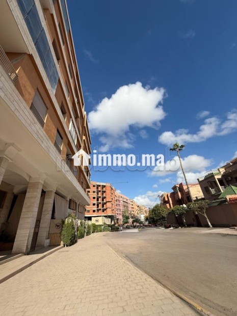 Vend local commercial à Route de Safia.
Rouidat Surface de 120 m² - Vente Immobilier - Marrakech - photo 1